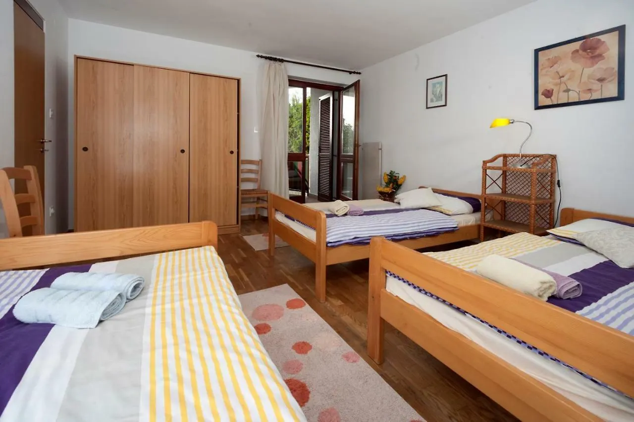 Apartment Josipa With 2 Bedrooms Near The Sports Center And The Beach Poreč