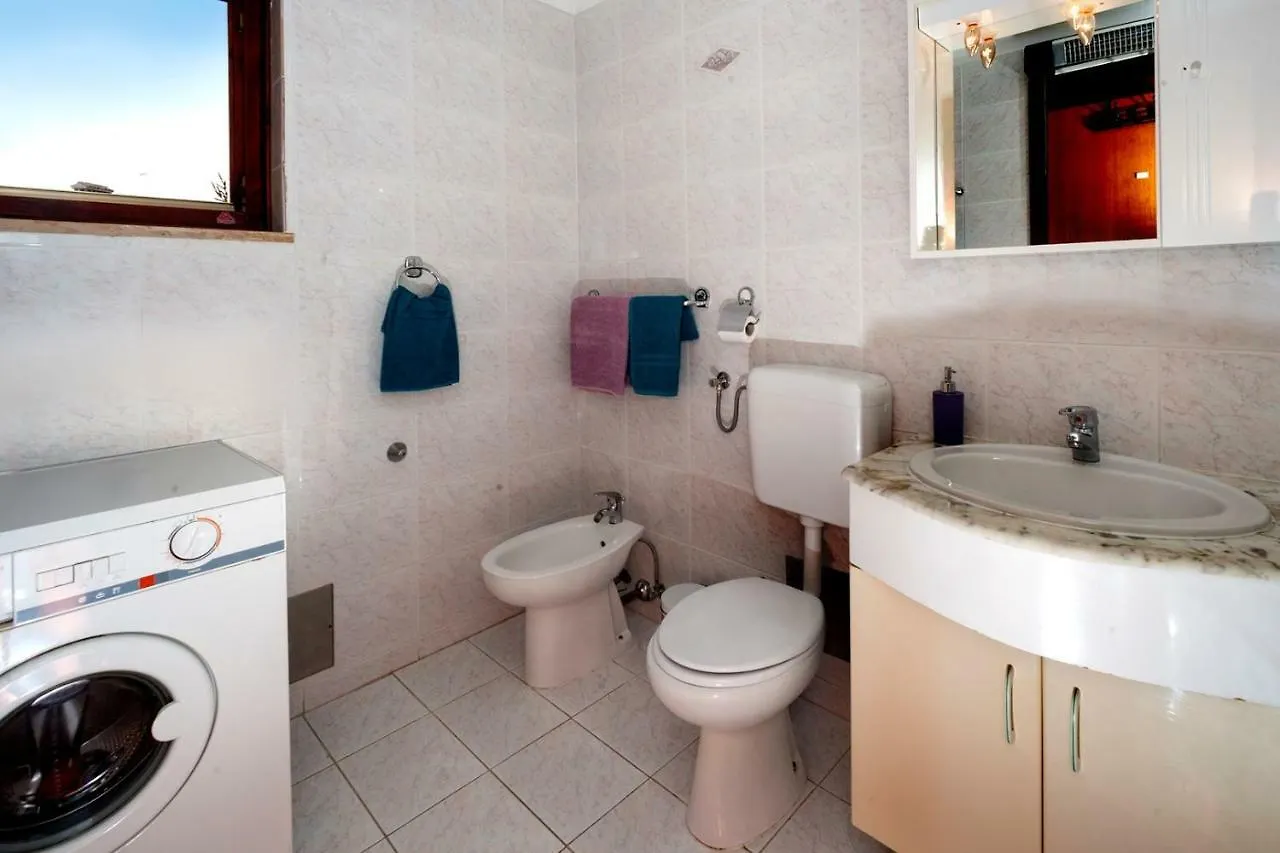Apartment Josipa With 2 Bedrooms Near The Sports Center And The Beach Poreč