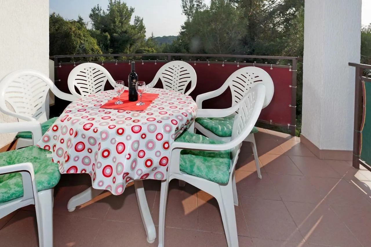 Apartment Josipa With 2 Bedrooms Near The Sports Center And The Beach Poreč