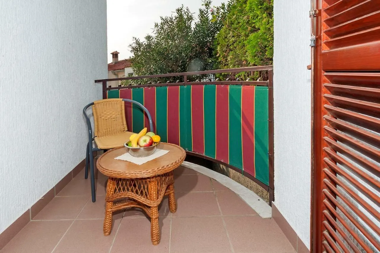 Apartment Josipa With 2 Bedrooms Near The Sports Center And The Beach Poreč