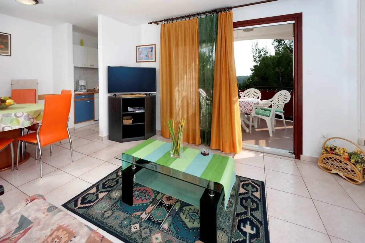 Apartment Josipa With 2 Bedrooms Near The Sports Center And The Beach Poreč